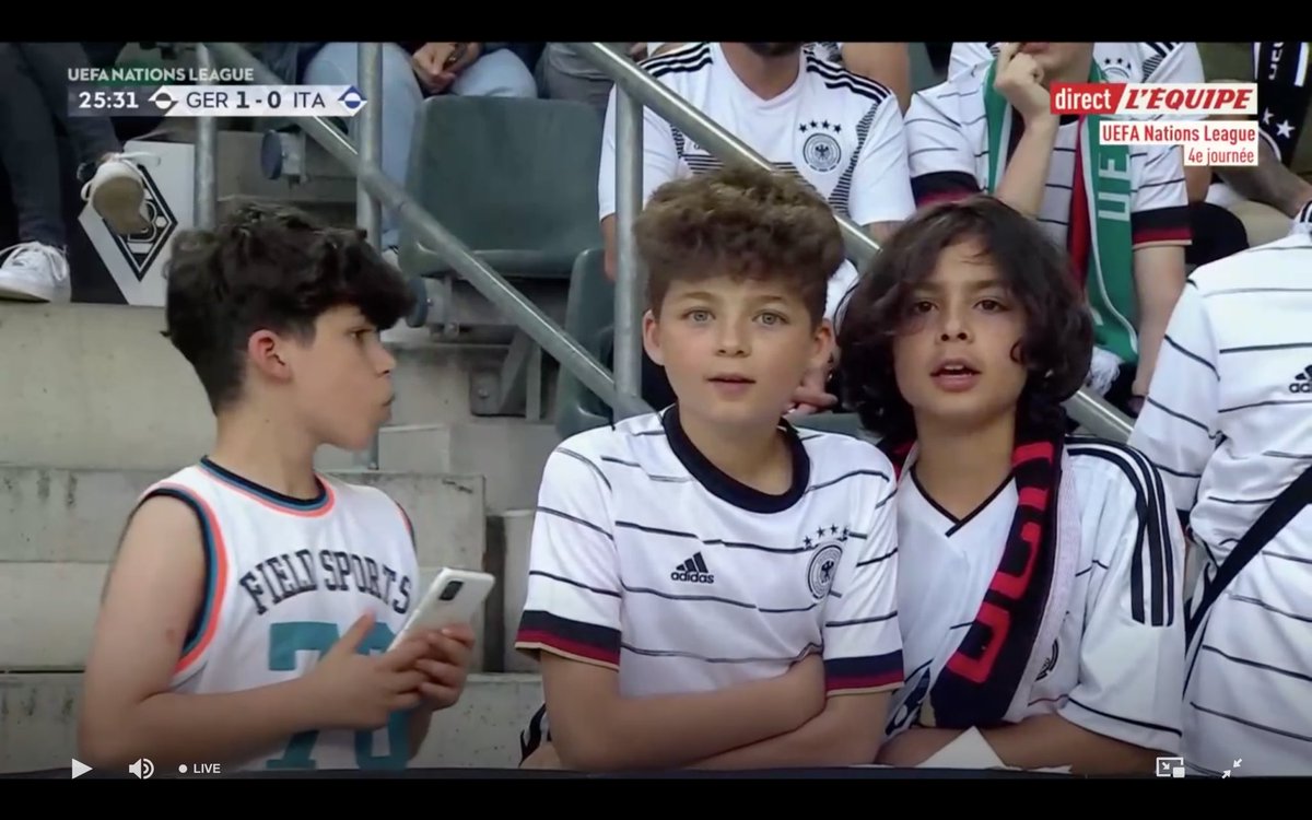 mmsoumare's tweet photo. Ces trois petits anges doivent voir ça ☺️ #GERITA #GermanKids https://t.co/Q8HA3WFxf6
