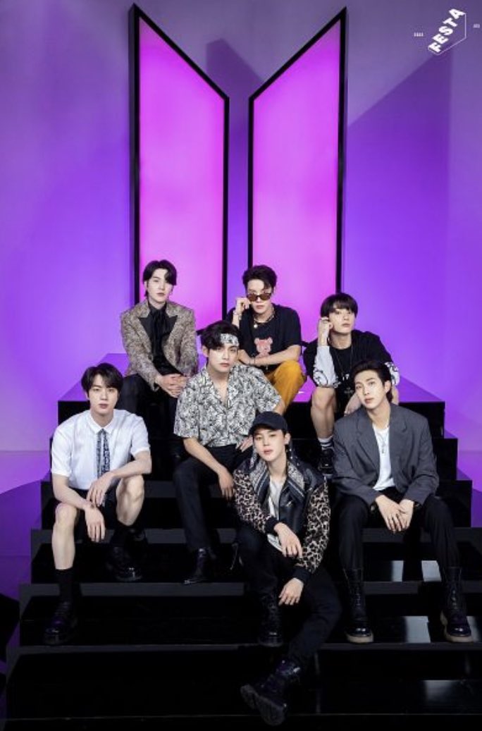 bhnerbs's tweet photo. Çok üzgünüm tarifsiz bir boşluk asla bu kadar ağlayacağımı düşünmemiştim. En üzgün zamanlarımda hep Run Bts izledim şarkılarını dinledim. Çok berbat bi duygu #BTS9thAnniversary  hep çok güzelsiniz #thankyoubts https://t.co/4UytFkFENz