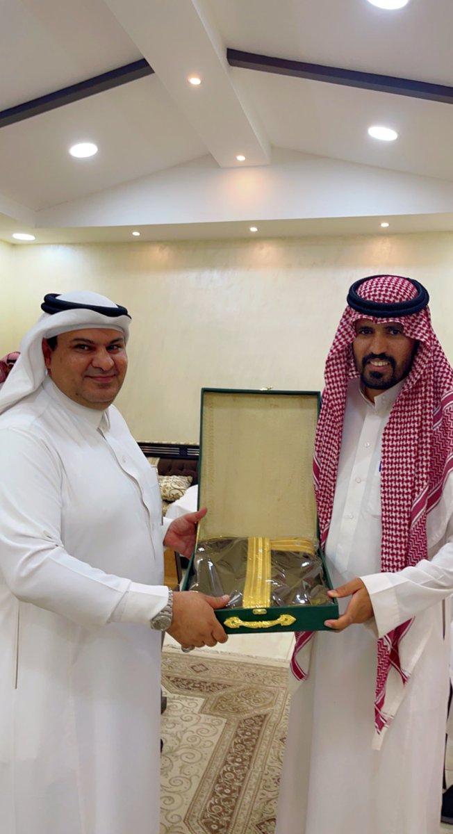 alriyan9111's tweet photo. تسلم اخي @omarhlil2030 عمر  الذاكر 
هدية عباره عن بشت فاخر ملكي 
من الاستاذ :
@bander2217 
بندر بن محمد المخيمر المطلق https://t.co/saKVcfQVFp