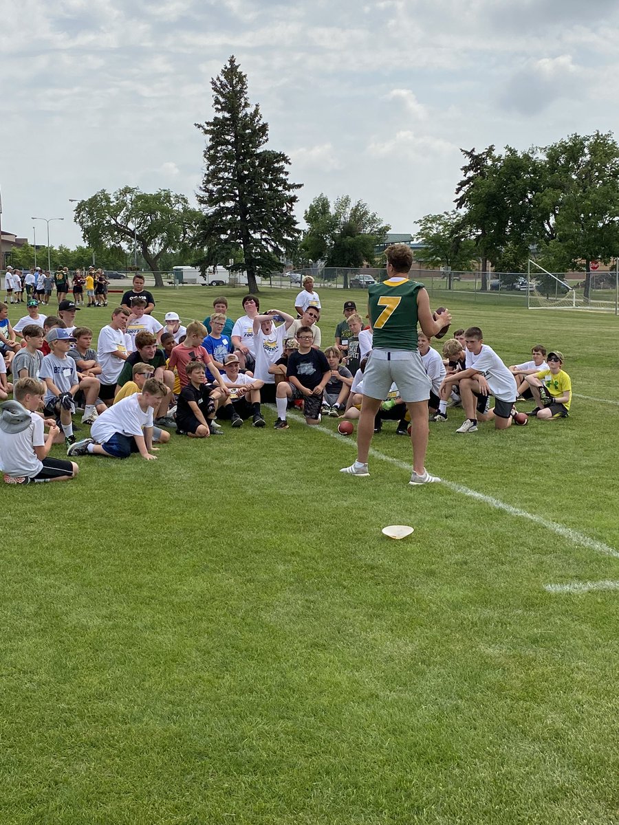 QBs getting dialed in 🎯 🎯 #FUNdamentals