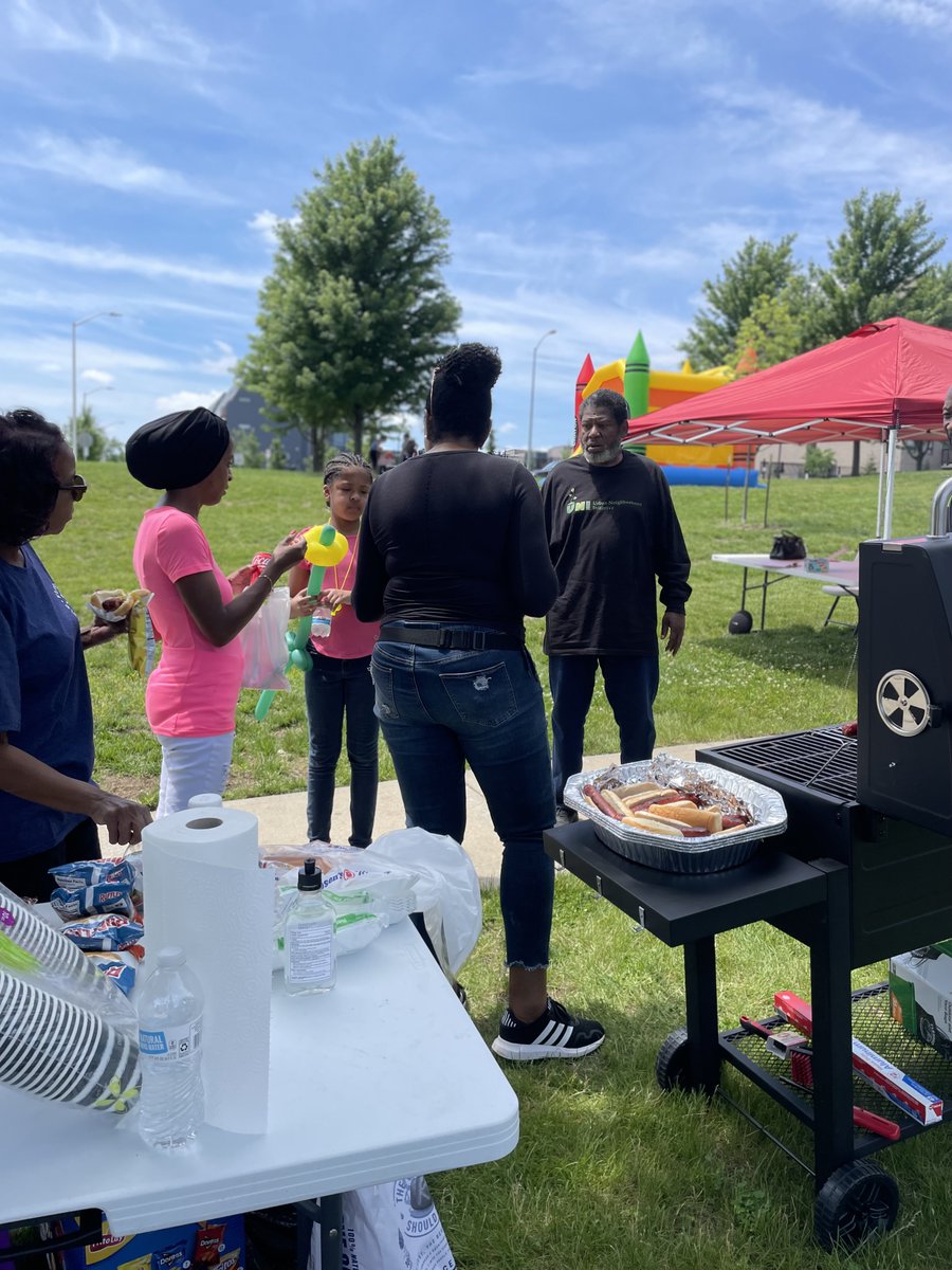 UNI_KansasCity's tweet photo. Thank you Beacon Hill McFeders Community Council and our Beacon Hill Neighbors for welcoming us into your neighborhood. Special thanks to H&R Block’s #MakeEveryBlockBetter community impact platform and The H & R Block Foundation for their support of our Beacon Hill Block Party. https://t.co/GhamB5TWUZ