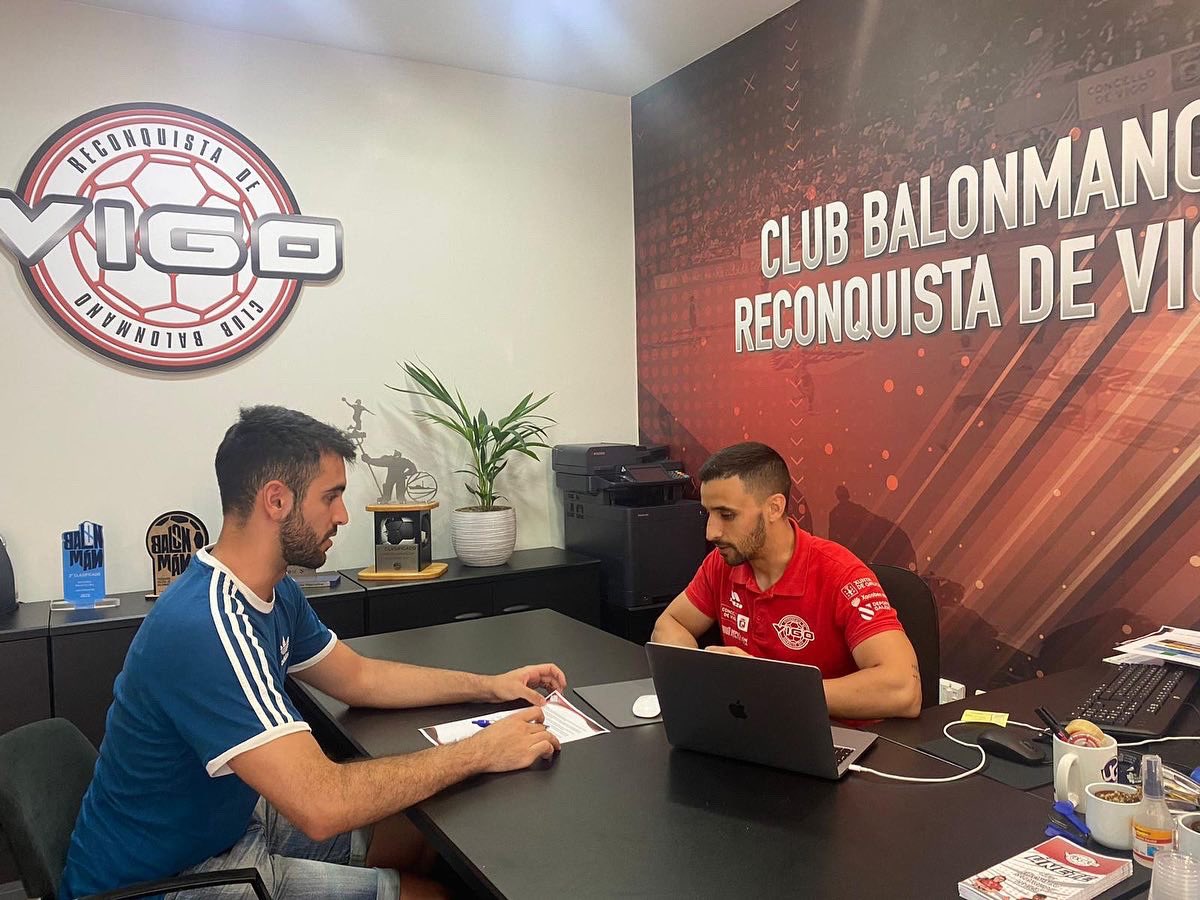 bmreconquista's tweet photo. FICHAXE 🖊 

ALEX GÓMEZ novo xogador do #ReconquistadeVigo

Procedente de #DHPrata, reforzará a liña defensiva do equipo de #PrimeiraNacional 

Benvido á túa nova casa 🏠 

#SOMOSRECONQUISTA https://t.co/BFryyhiq8a
