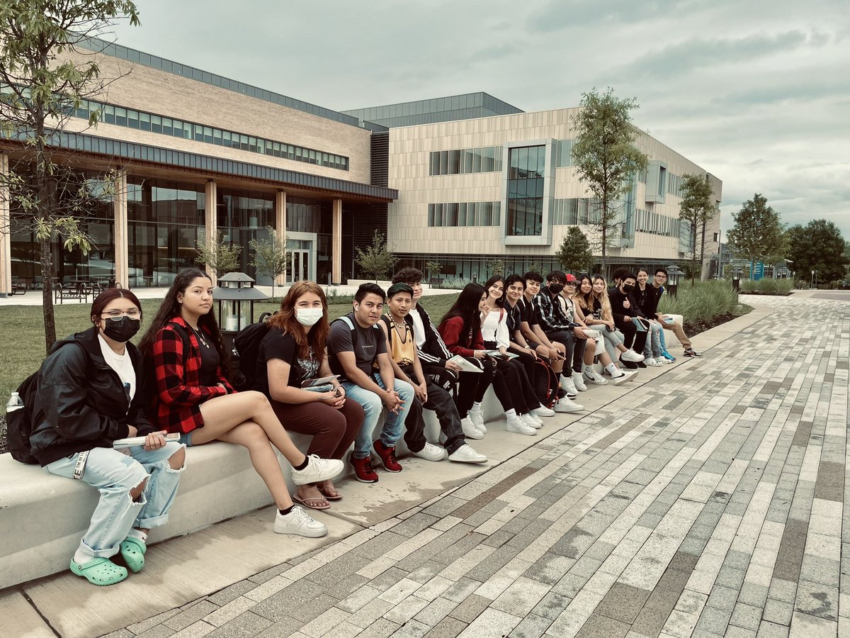 temabell's tweet photo. This is what college kids look like!  @AnnapHS_AACPS MLs visited @AnneArundelCC in preparation for their college summer courses! We were even greeted by the AACC President #openingaccess #empoweringimmigrantyouth https://t.co/6MaEbTTMQ3