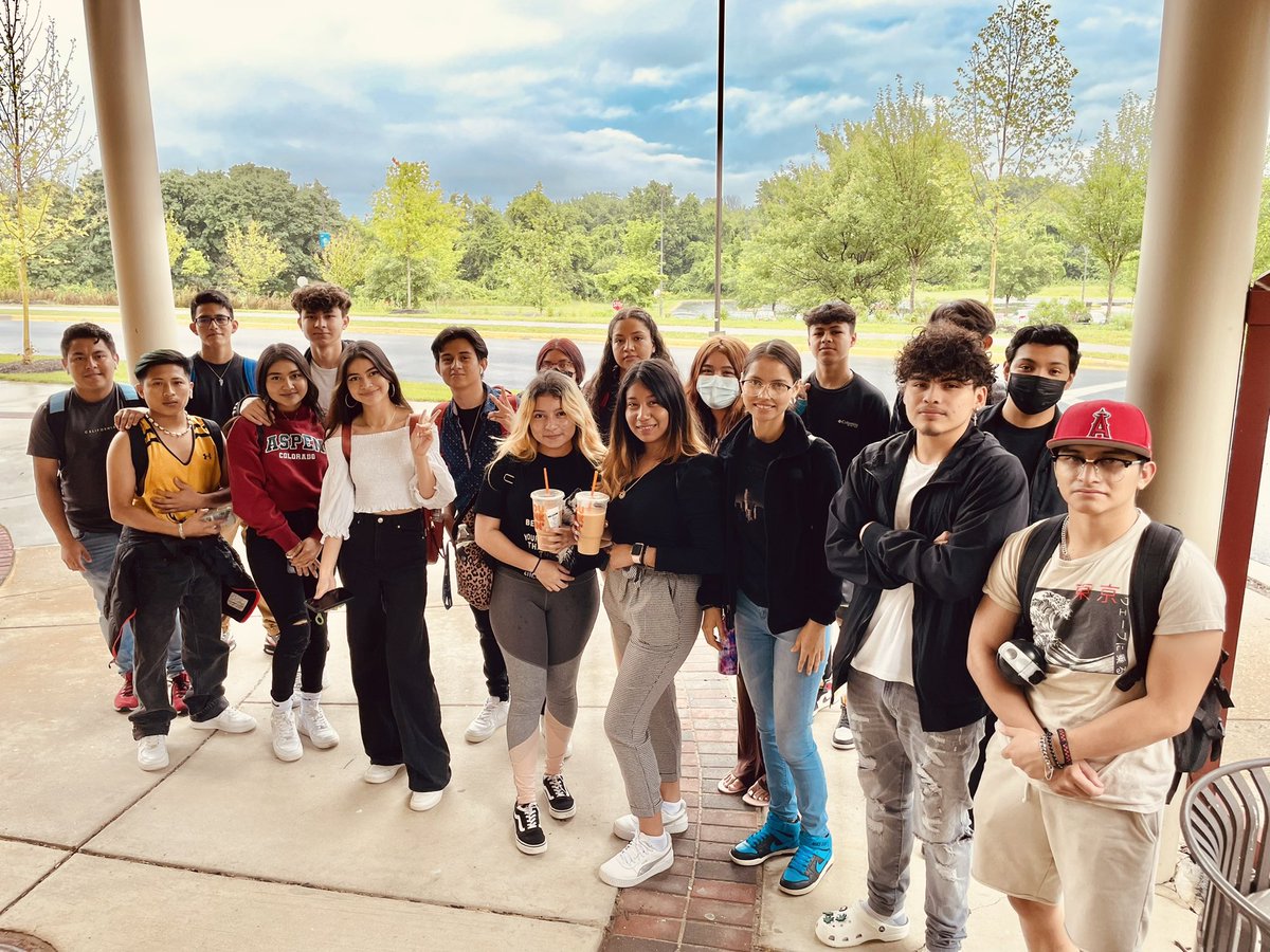 temabell's tweet photo. This is what college kids look like!  @AnnapHS_AACPS MLs visited @AnneArundelCC in preparation for their college summer courses! We were even greeted by the AACC President #openingaccess #empoweringimmigrantyouth https://t.co/6MaEbTTMQ3