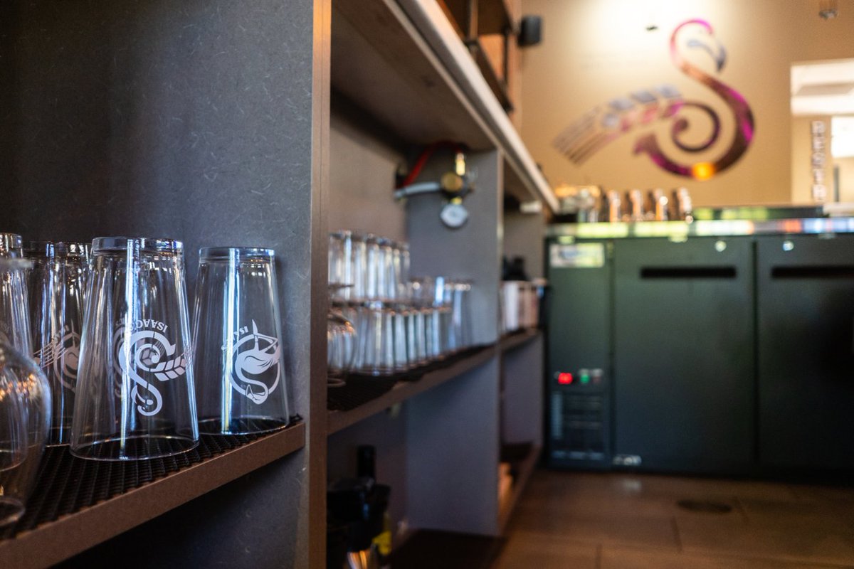 Clark_FSE's tweet photo. We're not here to simply meet or surpass the expectations of the industry... we're here to REDEFINE them!
From expert customer service to customizing a door for #Isaacs renovated Greenfield space, we're creating influence because we care about our partners' success!

#FoodService https://t.co/WXr5O4WEJ1