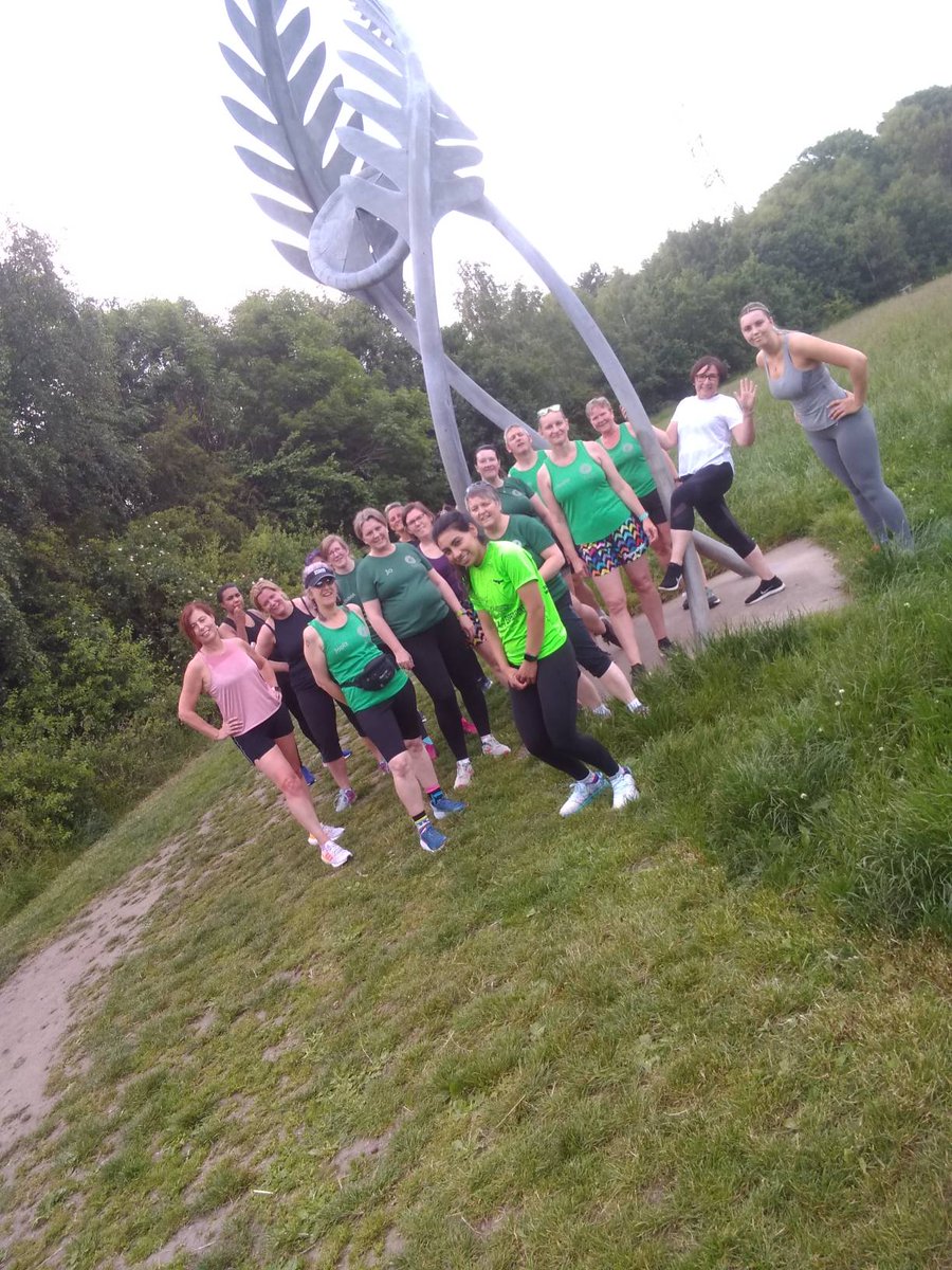 BirstallFit's tweet image. One of the main benefits of running with others is doing things you wouldn't normally do; such as backwards hill reps 😬💪

#differentchallenges #yesyoucan #supportive #strengthwork #funtodayachetomorrow
#progressnotperfection
#morethanjustarunningclub 💚