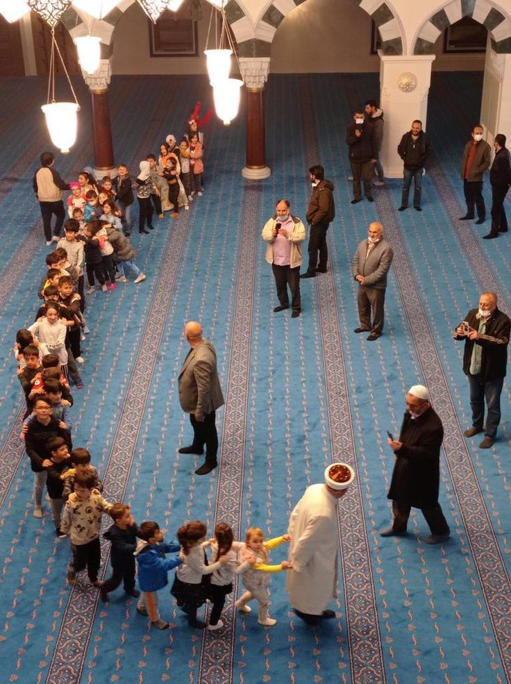 Çocuklar camilerin süsüdür.