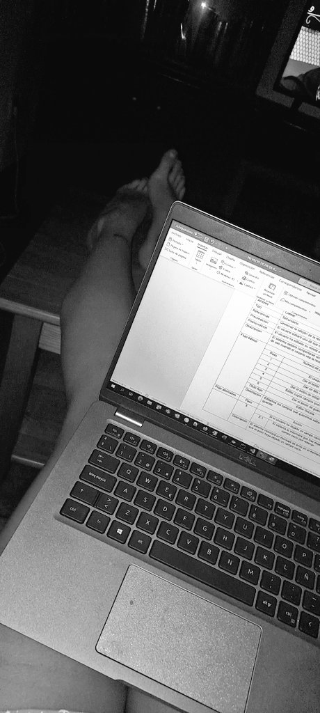 marta31233's tweet photo. Alegrarme la noche de tfg 😥😥 https://t.co/bTV0h9TBBc