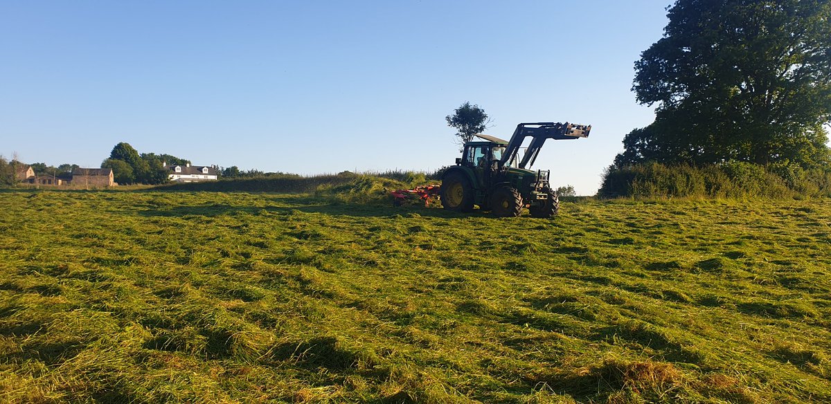 Emily_M_Hayes's tweet photo. It's that time of year again! 🌞🚜🚜🚜 #monmouthshire #keepwalesfarming https://t.co/IK80BkVx7v