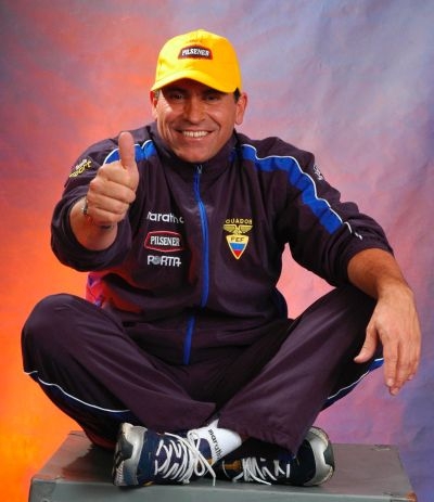 SVargasOK's tweet photo. ¡Tercer Mundial para Suárez! Alemania 2006 (Ecuador), Brasil 2014 (Honduras) y Catar 2022 (Costa Rica).

🇨🇷 Remontó una panorama adverso en la Eliminatoria CONCACAF, alcanzó la repesca y clasificó (sufriendo) ante Nueva Zelanda.

🇨🇴 Acá, mientras tanto, se endiosa al extranjero. https://t.co/cy9rn8Rvyd