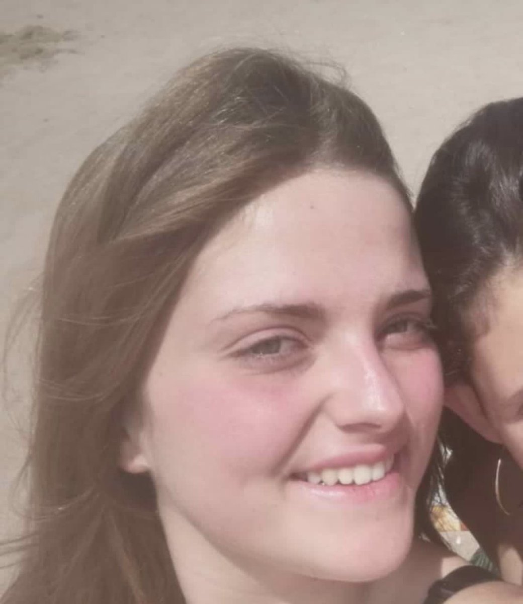 PLVNG's tweet photo. ⚠️ Demanem col•laboració ciutadana
La Silvia Ezpeleta, de 18 anys i veïna d’Hospitalet de Llobregat, està desapareguda des d’ahir i podria trobar-se a #Vng
Té el cabell llarg i els ulls verds. Portava leggins negres i samarreta rosa.
Qualsevol informació: @PLVNG @mossos o @112 https://t.co/r6Mc6Pwwx7