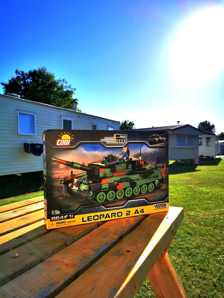 Quinnetic's tweet photo. Perfect day to build a @Cobi_bricks tank 🌞⛱️🌊
#Holiday #Vacation #Holidayhome #ukvacation #ukholiday #JuneHoliday #seaside #resort #streamervacation #streamerholiday #twitchpartner #ukweather #summer #summervibes #relax #recharge #relaxtime #TwitchCon #WorldOfTanks #wargaming https://t.co/lo3rOkuqxm