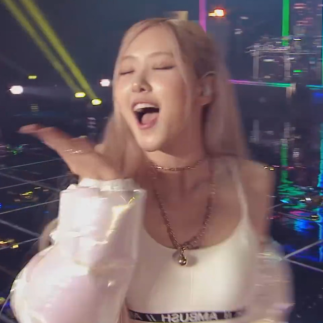 hourly rosé tweet media