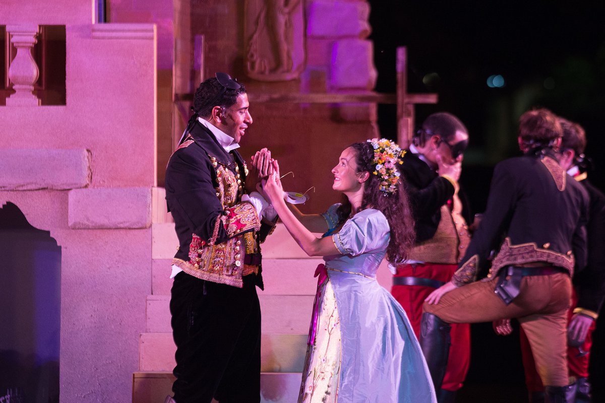 Tonight is the FIRST performance of Romeo and Juliet! Whether you’ve been with us from the very beginning or will be joining us in Southmoreland Park for the first time, click below to find out what you should KNOW BEFORE YOU GO.

kcshakes.org/performances/f…