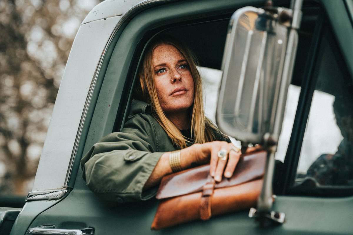 ColsenKeane's tweet photo. Perfect for date night or the true minimalist that only carries the essentials: Our No. 317 Clutch in Glazed Tan https://t.co/jlmqIfe3Ky https://t.co/mDQQ3UmtjI