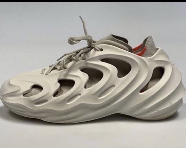 ApolloOnTheMoon's tweet photo. All the times that adidas copied yeezy
A thread…

Foam Runners &amp; 750s https://t.co/nKbx2qZbxq
