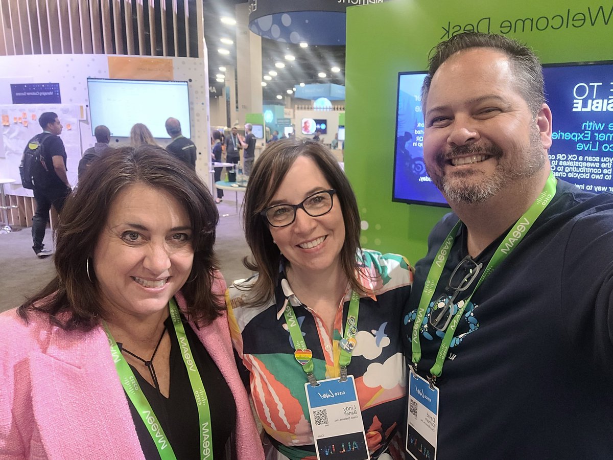 elaineGOODman's tweet image. #Mamarazzi @VarshaKanwar a shout out to you from @lindybartell @david_durham33 @CiscoCX @CiscoPartners  at #CISCOLive2022
