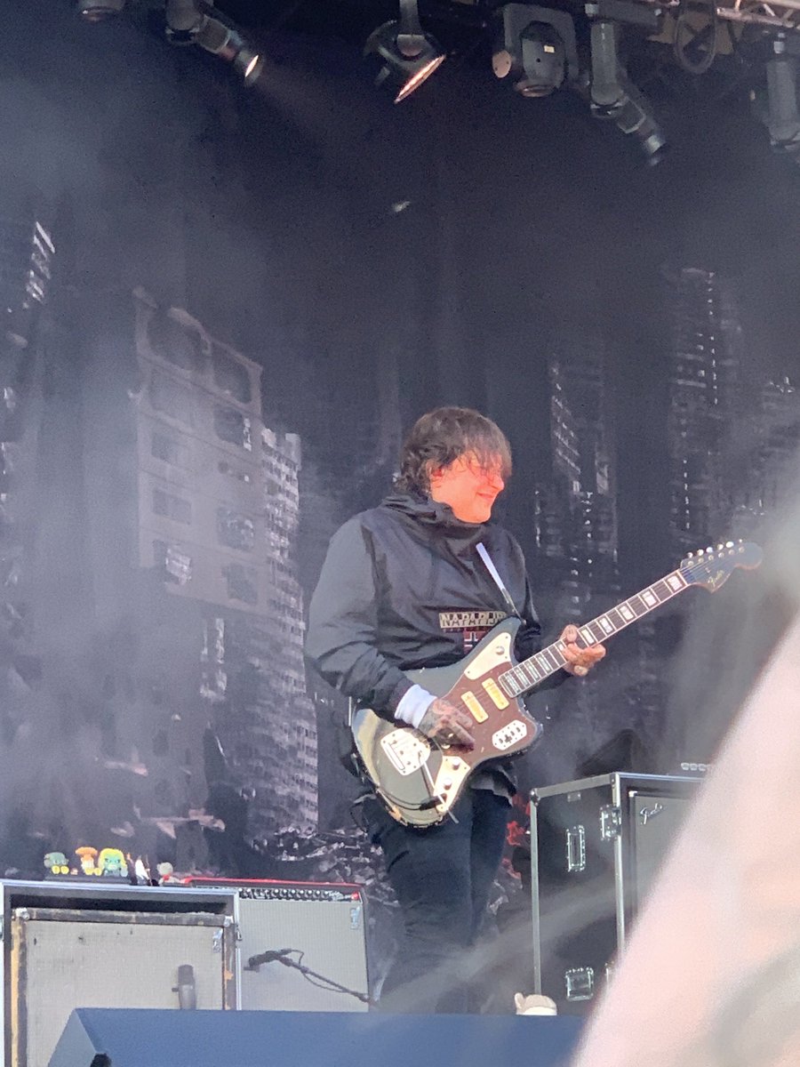 xxoxocandii's tweet photo. CUTE #mcrstockholm https://t.co/TtVsMfTKfi