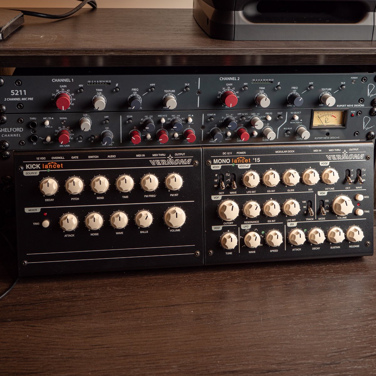 ChicagoMusicEx's tweet photo. Vermona Synthesizer gear is now available at the Synth Exchange! Click, call, chat, or visit today to get your hands on one of the latest brands to arrive at CME! https://t.co/tGoAKaynpT #chicagomusicexchange #Vermona #gearwire #gearybusey #CMElovestrades #tonemob #knowyourtone https://t.co/jYQNv7qmpM