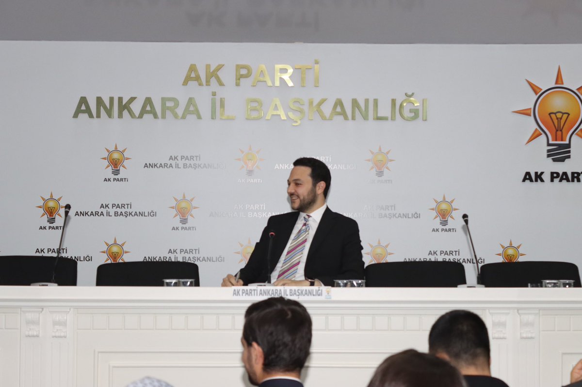Busenurcavuser's tweet photo. Yeni dönemin ilk Yönetim Kurulu Toplantısını gerçekleştirdik.

@efedemirhann Başkanımızın öncülüğünde hayırlı ve başarılı işlere imza atacağız inşallah.

Ankaramıza hayırlı uğurlu olsun 🧿

@eyupkadirinan
@hakanhanozcan
@avyusufibis
@akgenclikankara https://t.co/0oMD08SpGE