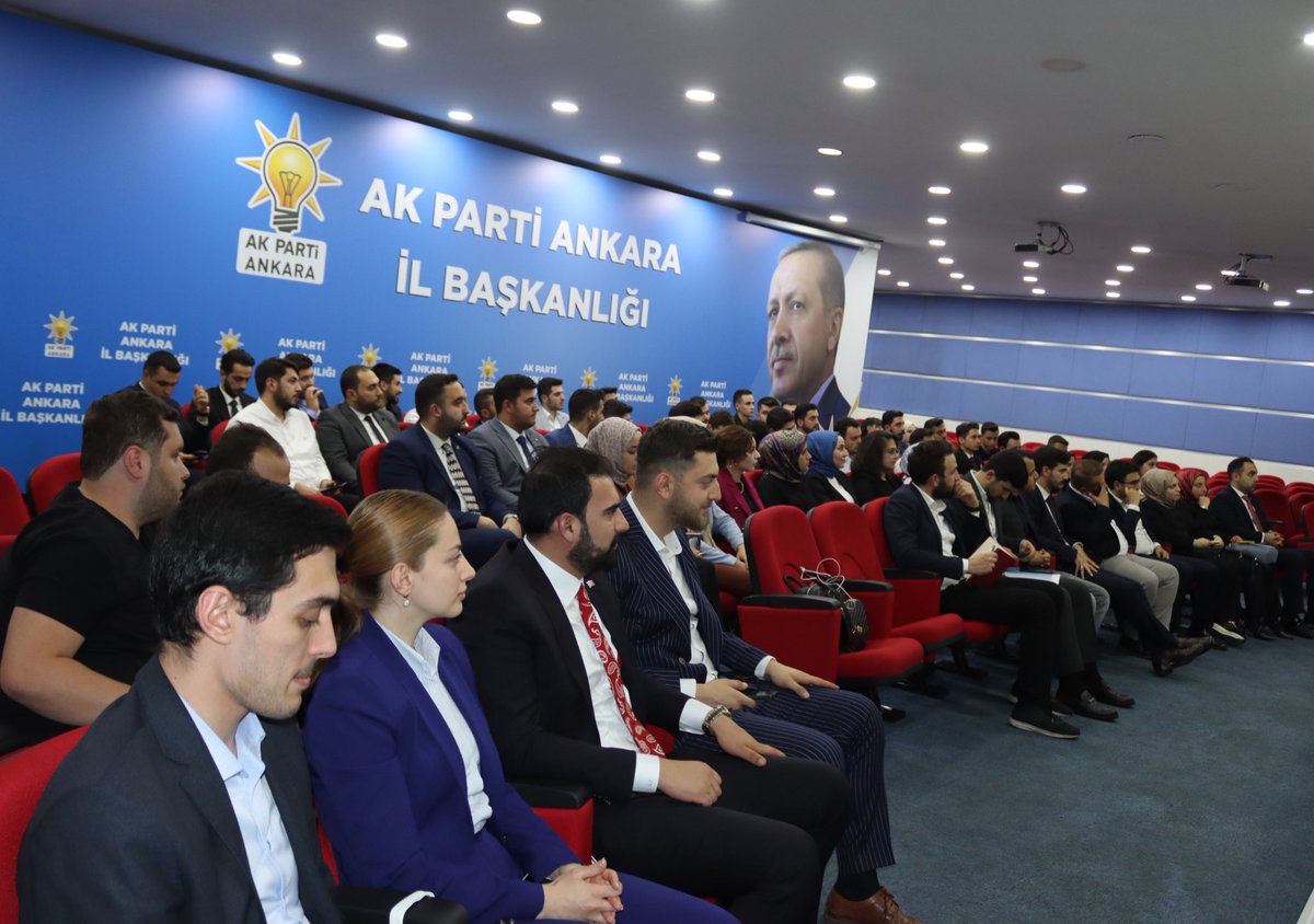 Busenurcavuser's tweet photo. Yeni dönemin ilk Yönetim Kurulu Toplantısını gerçekleştirdik.

@efedemirhann Başkanımızın öncülüğünde hayırlı ve başarılı işlere imza atacağız inşallah.

Ankaramıza hayırlı uğurlu olsun 🧿

@eyupkadirinan
@hakanhanozcan
@avyusufibis
@akgenclikankara https://t.co/0oMD08SpGE