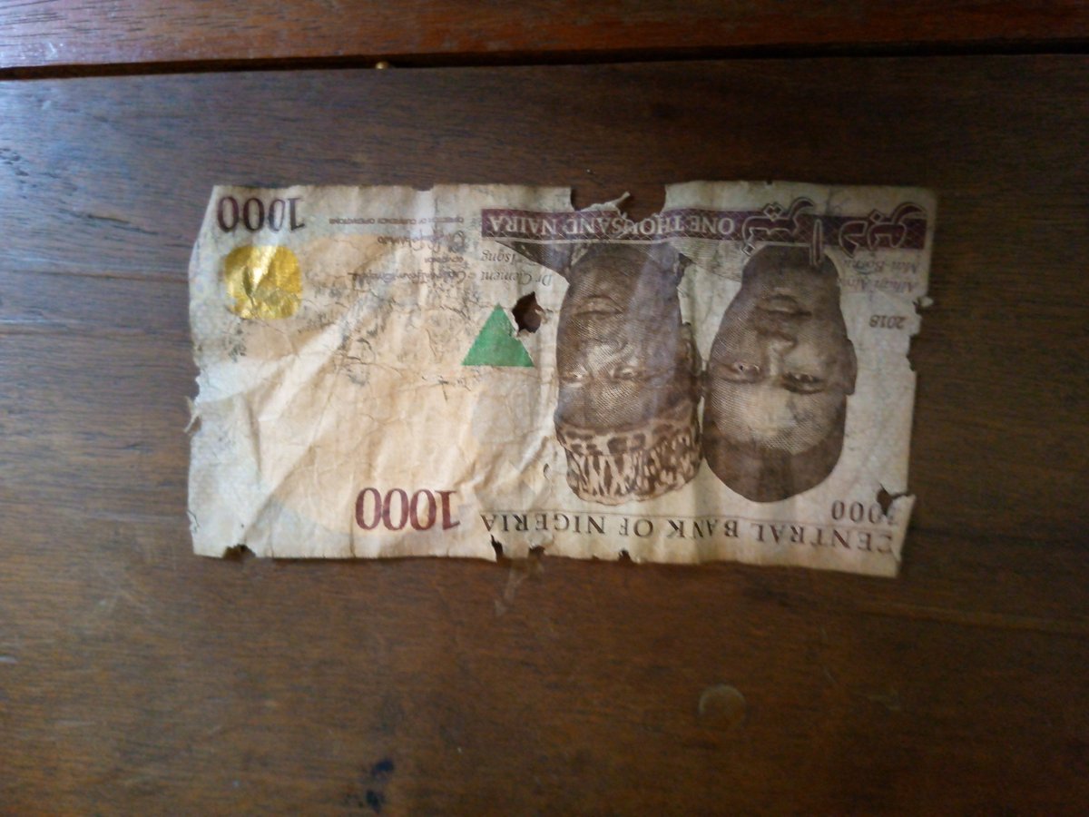 Thomfranxes's tweet photo. @ZenithBank why did your ATM machine have this kind of money? And how do I go about changing it? https://t.co/j3R91ruFfi