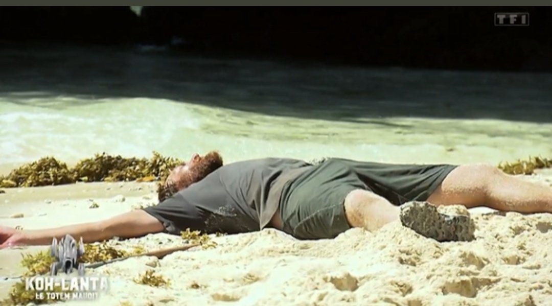 Milladu21's tweet photo. Jean-Charles il a gagné aucune épreuve Il a fait aucune stratégie et ils gagnent l'orientation en 36 minutes c'est vraiment un génie il a tué le jeu #KohLantaLeTotemMaudit #KohLanta https://t.co/s44qVPfBlQ