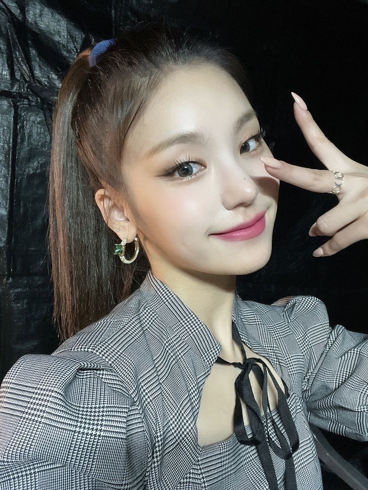 lovchaennie's tweet photo. this or that https://t.co/q1YHxDmhBA