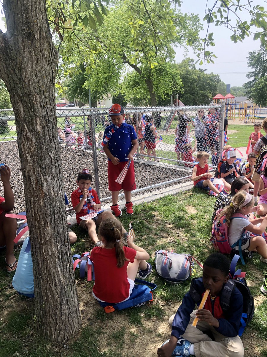 Happy Flag Day @Avery_Tigers!  Students participated in a parade and enjoyed popsicles following. 🖤 🧡 #GreatDay2BaTiger #teambps #ChampionsForChildren #FlagDay