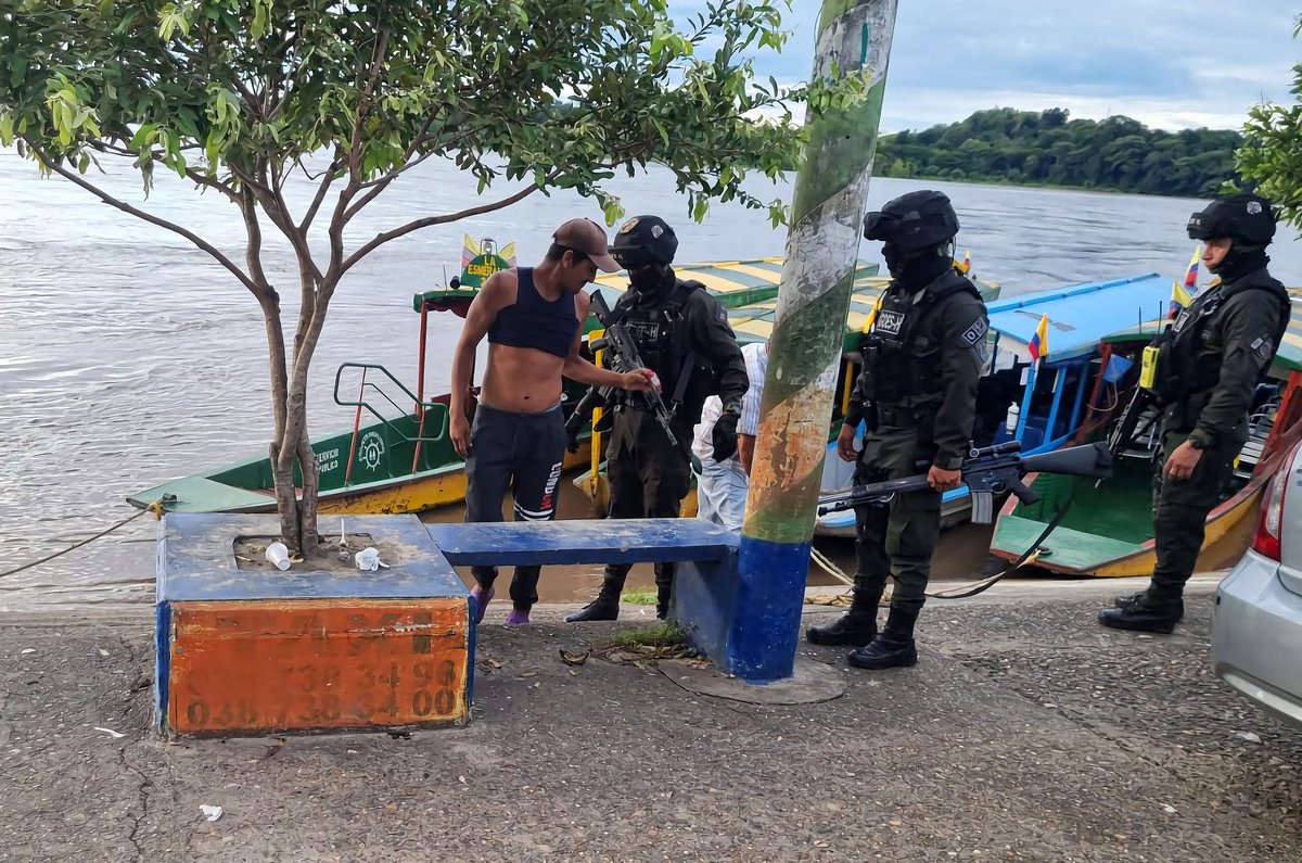 PoliciaDEMAM's tweet photo. En #PuertoBoyacá realizamos actividades de registro, control y solicitud de antecedentes en diferentes sectores del municipio, con el fin de contrarrestar los principales delitos que aquejan a la ciudadanía en general. #GOESH #ConstruyendoSeguridad https://t.co/6xrH0s5Aoc