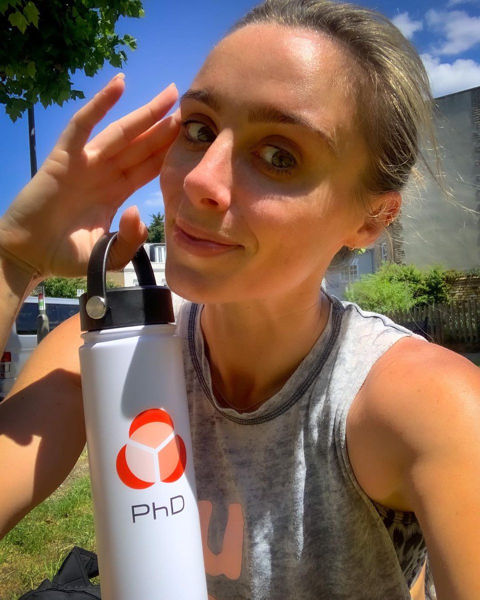 PhDNutritionJP's tweet image. 天気が良い日は
ランニングやヨガが更に気持ち良い☀

でも水分補給は怠らずに！
PhDのハイドロタブレットなら
水に溶かすだけでたっぷり電解質を含む
理想的なスポーツドリンクに🥤💯😋

詳細は👇
phd.com/jp/all-product…

ぜひお試しを😁！
---
#PhDプロテイン #PERFORMSMART #水分補給 #ランニング