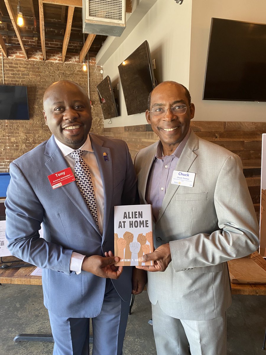 Another book signing today at the Rotary Club of Memphis to raise funds for the Rotary Foundation. #servingtochangelives ⁦@ChuckTMemphis⁩