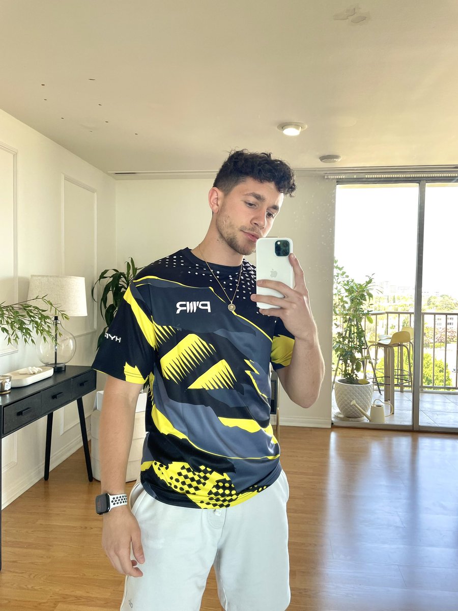 MYSTIC7's tweet photo. Happy birthday @TeamPWR appreciate the drip💛 https://t.co/XEvKPyUh1e