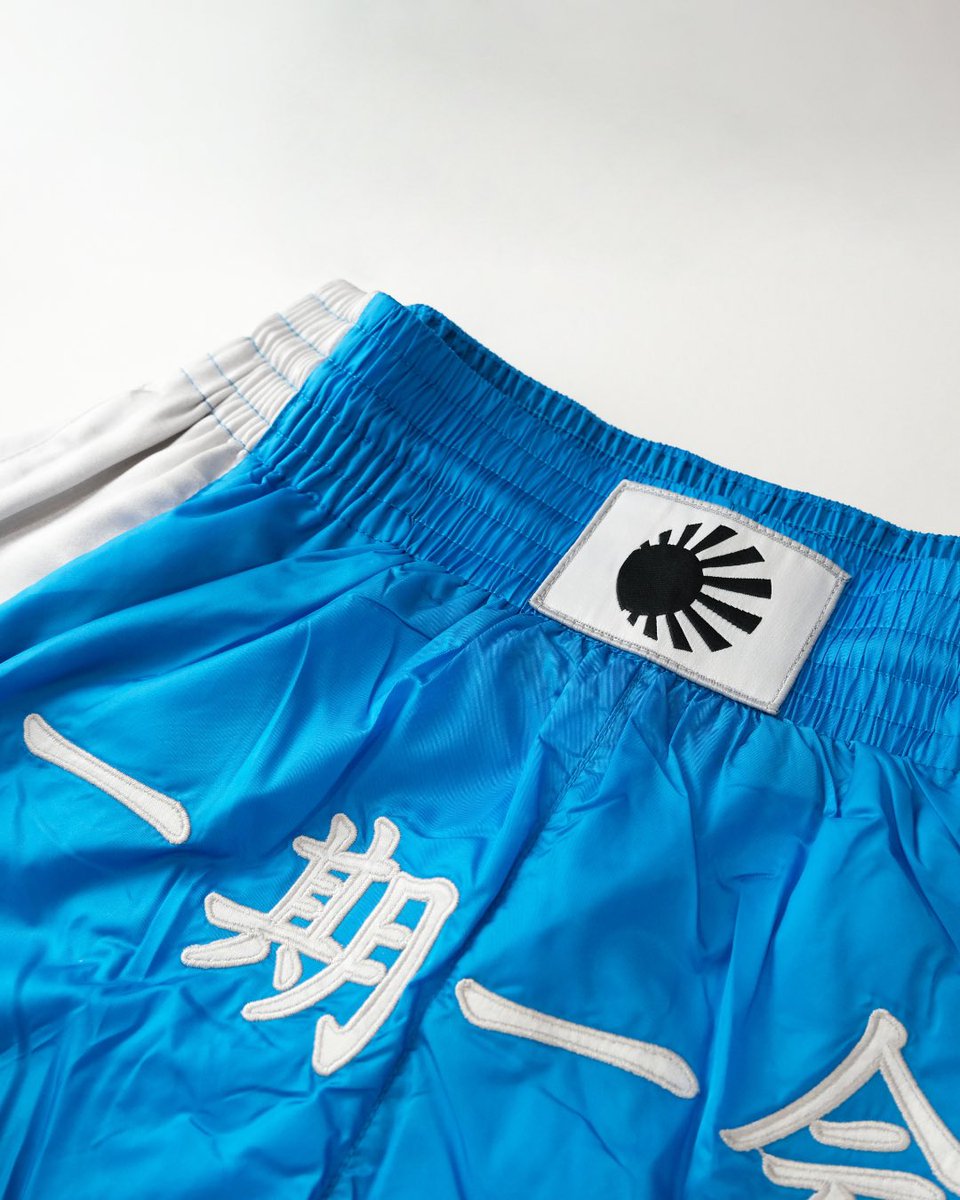 Rayelleuk's tweet photo. Insane details in our new Kanji Swim Shorts ready for summer! The ultimate holiday shorts 🔵 ONLY £35 at https://t.co/eUvDQbn4iV
•Ultra quick dry fabric
•Super soft comfortable lining
•Stretch waistband
•Waterproof zipped pockets
•Tiers inside for secure fit

#muaythai https://t.co/ZsTHeygjAP