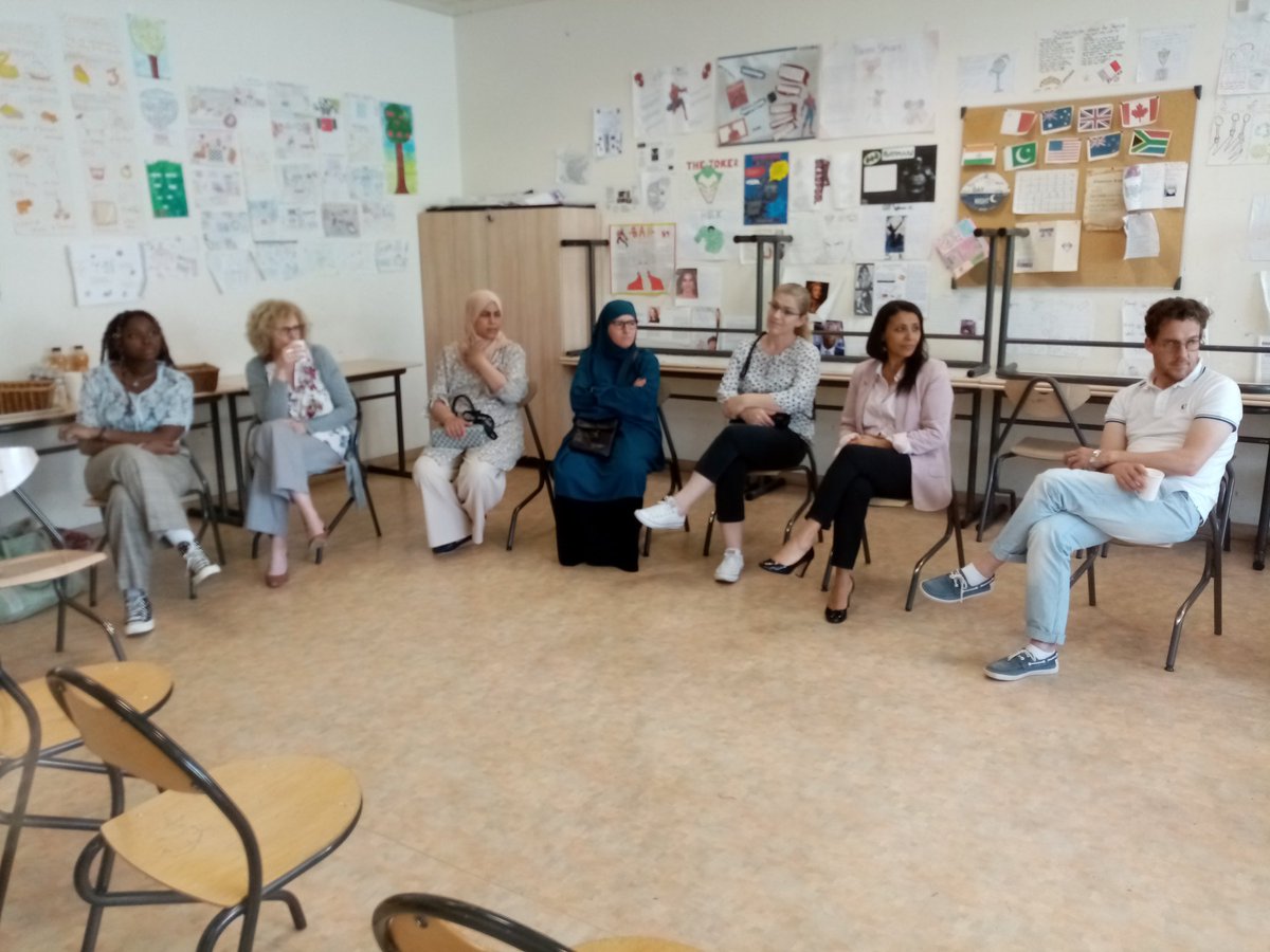 CollegeNBoileau's tweet photo. #co education, #phare. le rdv des parents  animé par nos élèves victimes et ou auteurs de contenus inadaptés sur les réseaux sociaux. Merci aux parents,aux élèves et à la maison des adolescents @MDA94 @AcCreteil @Chennevieres_94 beau moment de partage d' alliance éducative. https://t.co/01keFJTiJX