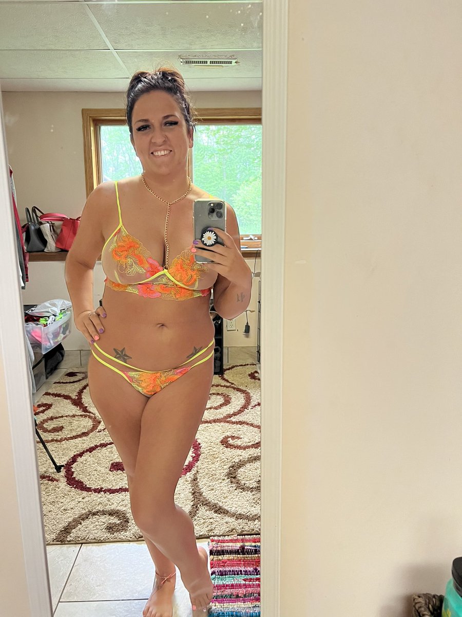 lynnava2023's tweet photo. RT and show me some love! 😍 https://t.co/UlTbLbbu4P