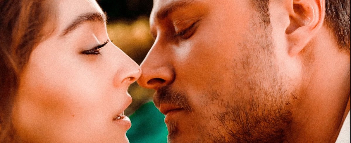 𝙂𝙪̈𝙡𝙪̈𝙨̧𝙪̈𝙣𝙙𝙚 𝙂𝙞𝙯𝙡𝙚𝙣𝙢𝙞𝙨̧,𝙏𝙪̈𝙢 𝙔ı𝙡𝙙ı𝙯𝙡𝙖𝙧 ...💕
#SendenDahaGüzel 
#EfMir 🖤