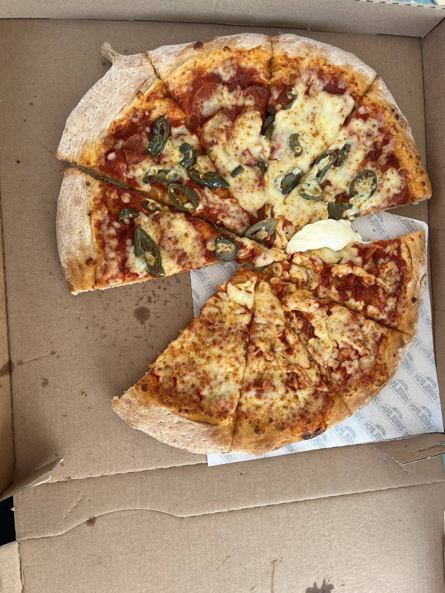 CatherineSDavis's tweet photo. Still no apology. Actually eventually he hung up. To be fair replacement arrived fast. Delivery driver is a delight and should get employee of the month. (He was also blamed at some point for delivering wrong pizza until I pointed out the label@on the box was correct. https://t.co/exfB5o6j8M