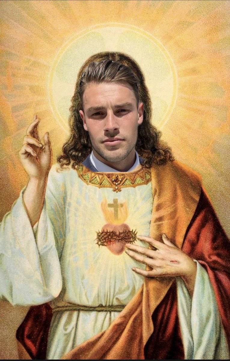 amyphi_thoughts's tweet image. andrew the king protecting a lady’s modesty #loveisland