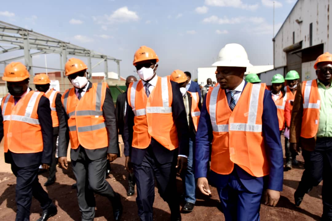 julienpalukucom's tweet photo. Lancement à Lubumbashi #RDC ce jour des travaux de construction de l'usine de production des câbles, poteaux et transformateurs électriques. Câbles en cuivre et en aluminium pour réduire la facture des importations, pr créer des emplois et de la richesse . Déjà 600 emplois créés https://t.co/AGUq8uHMDa