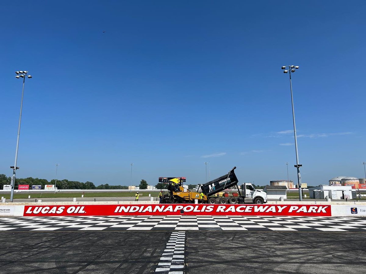 RaceIRP's tweet image. Things are happening out at the oval… 👀

Thanks to our friends @HowardCompanies for their hard work on a new pit lane on this hot day! 🥵

And check out the new wall art. 😍