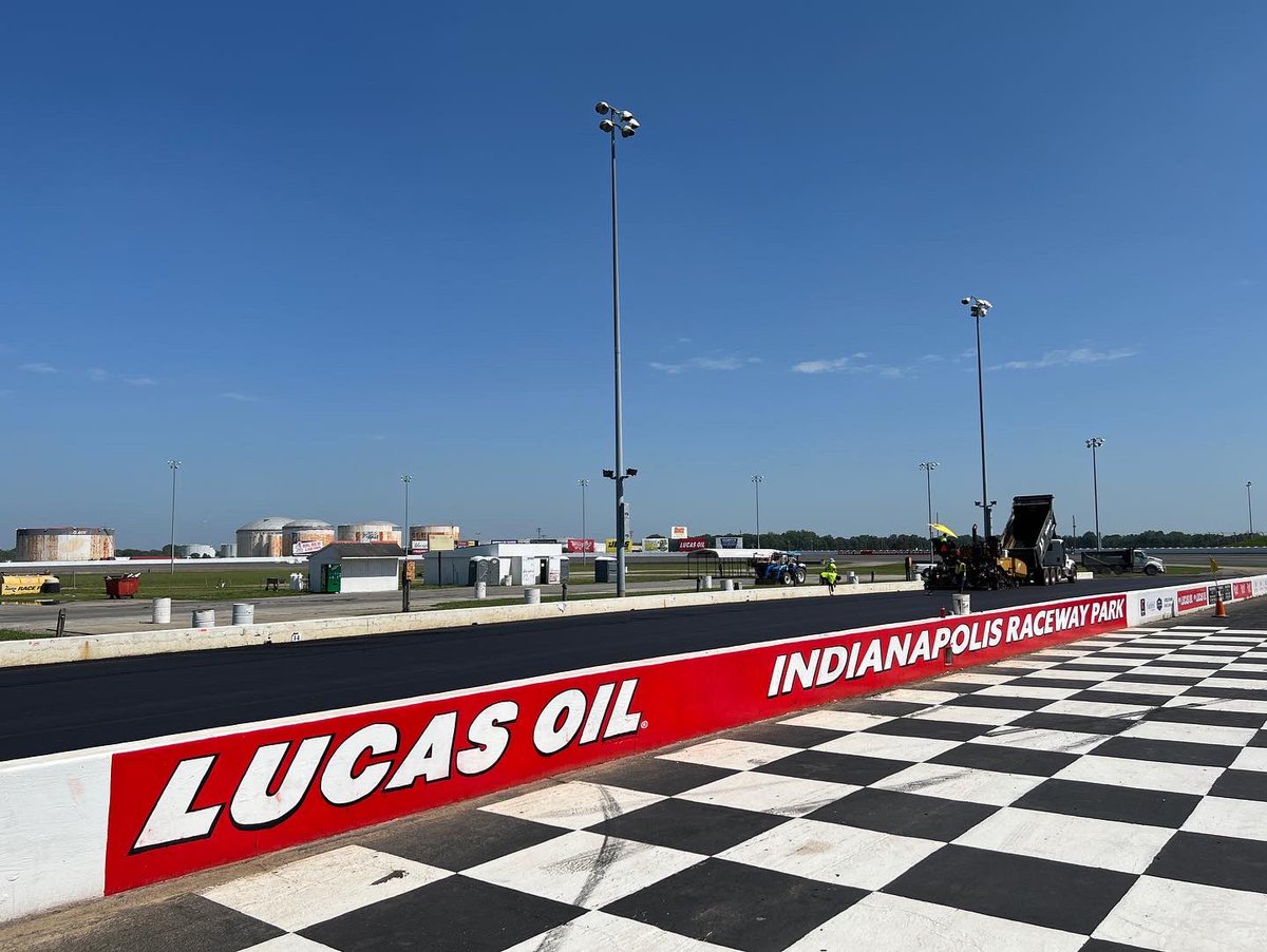 RaceIRP's tweet image. Things are happening out at the oval… 👀

Thanks to our friends @HowardCompanies for their hard work on a new pit lane on this hot day! 🥵

And check out the new wall art. 😍