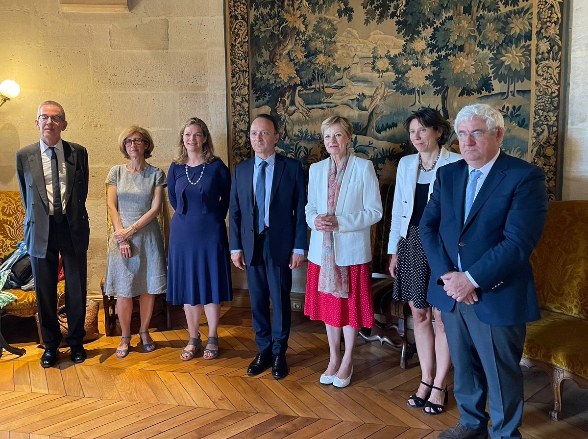 Signature d’une convention de partenariat ambitieuse entre <a href="/AssasUniversite/">Panthéon-Assas université</a> et la <a href="/Courdecassation/">Cour de cassation</a>. Merci à Mme le Première Présidente C. Arens de son accueil et de son intérêt pour nos étudiants. <a href="/ENM_France/">École nationale de la magistrature</a> <a href="/justice_gouv/">Ministère de la Justice</a> <a href="/VPEAssas/">Vice-présidence étudiante - Univ Panthéon-Assas</a> <a href="/Avocats_Paris/">Avocats de Paris</a>
