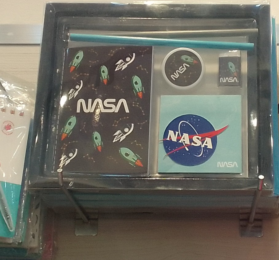 nainaipocket's tweet image. hace algunos días salí y encontré esto en una tienda, desde que lo vi, no paro de pensar en él y llegué a casa y lloré como 3 horas jskajs