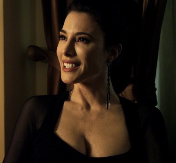 JaimemurrayD's tweet photo. Jaime as a bisexual vampire? Yes absolutely. Fright Night 2 has just the right amount of Jaime as a queer vampire to cause the good ol’ gay panic 😌❣️☝🏽 #jaimemurray #lgbtqai #pride #frightnightnewblood https://t.co/jbTVoAvNjT