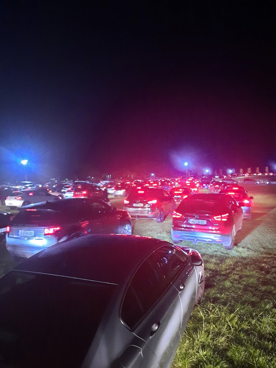 ciarafielding's tweet photo. Still here in the #shitshowinthecarpark @mcd_productions @MarathonCoaches @MalahideCastleG Ye should be ashamed of yourselves €20 per car and again I say #shitshowinthecarpark https://t.co/mnLsqMnClp