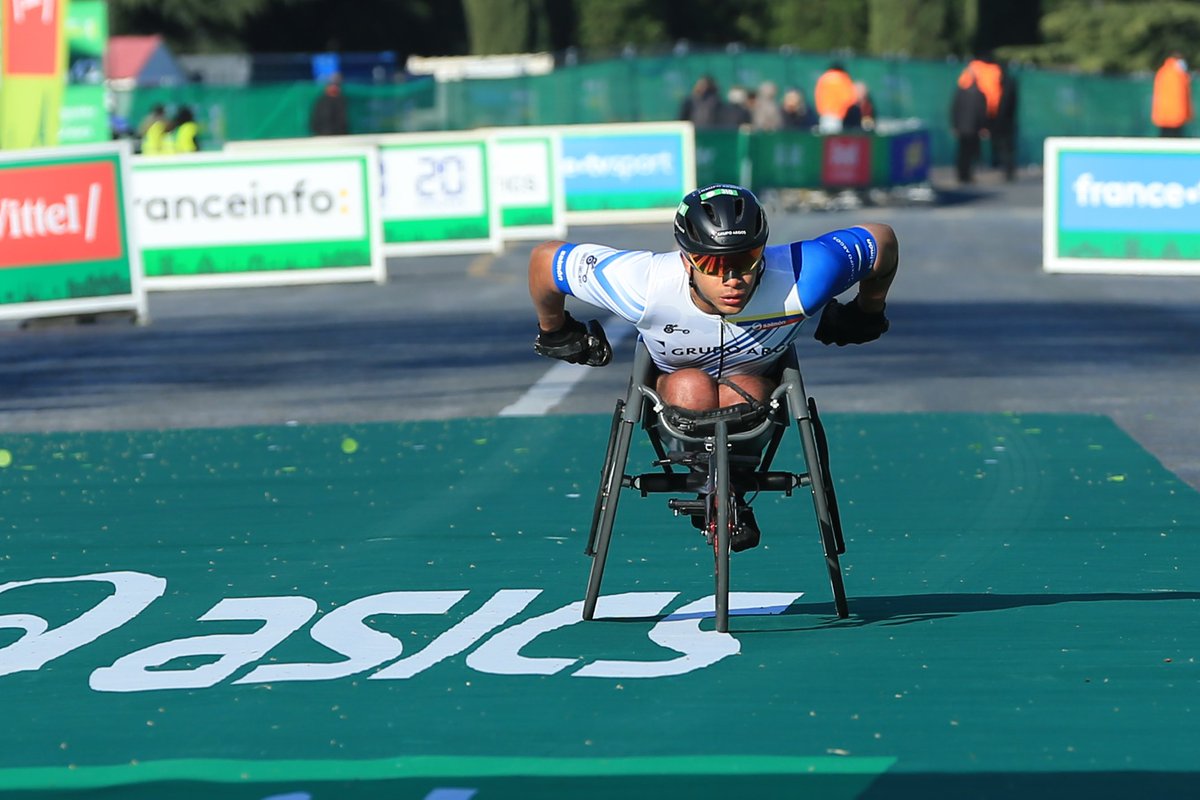 De rodillas... Sí, para agradecer 🙏🏽 y volver a la casilla de salida. 🛣 🦾🥇🇨🇴 

Netx stop @GrandmasMara 1⃣ 8⃣ —0⃣ 6⃣ —2⃣ 0⃣ 2⃣ 2⃣ 

#Trainning #dreams #wheelchairracing #running