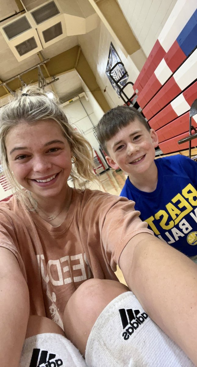 Wade the gym rat 🤣 Loves him some <a href="/HarleeTupper/">Har🌊</a> ! ❤️