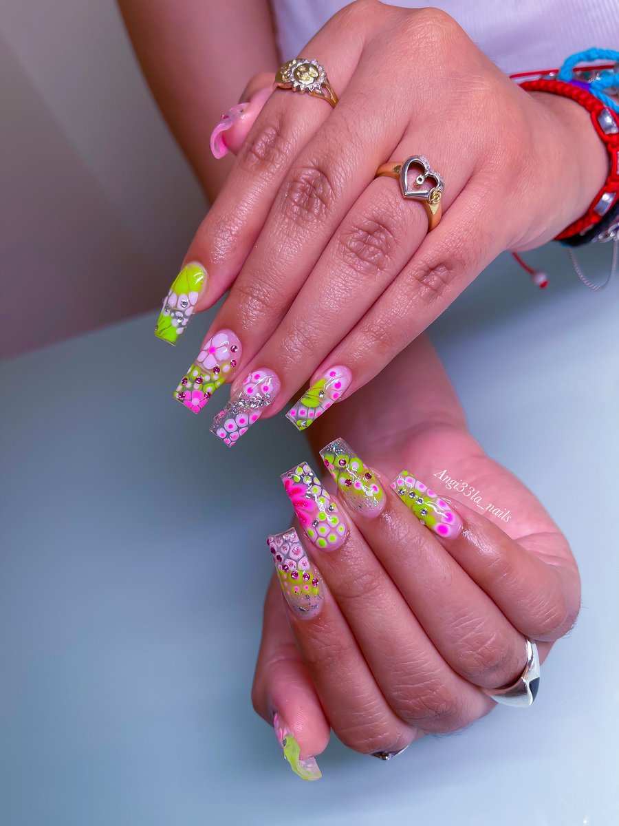 angi33la_nails's tweet photo. Wow oh wow I had such a blast doing this set ๐๐โจ #DallasTX #gelx #nail #pinknail #rhinestone #Trending #nails #nailart #nailsofinstagram #blooming #glitter #Pink #beauty #dallasnails #lewisvillenail https://t.co/FhHBeqyTJI