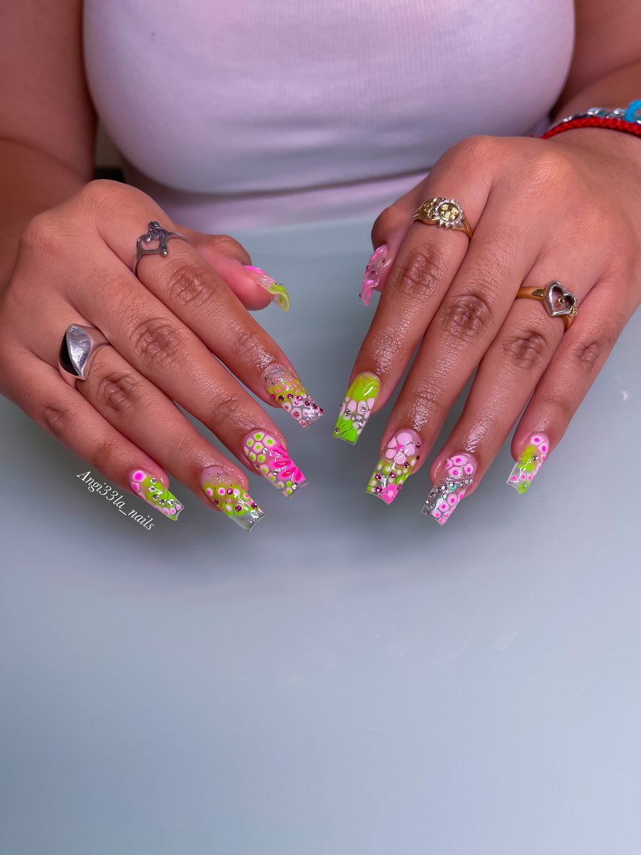 angi33la_nails's tweet photo. Wow oh wow I had such a blast doing this set ๐๐โจ #DallasTX #gelx #nail #pinknail #rhinestone #Trending #nails #nailart #nailsofinstagram #blooming #glitter #Pink #beauty #dallasnails #lewisvillenail https://t.co/FhHBeqyTJI